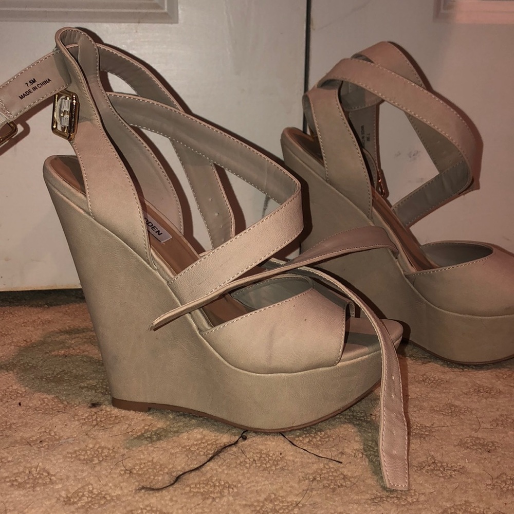 Steve Madden nude wedges - Picture 2 of 2
